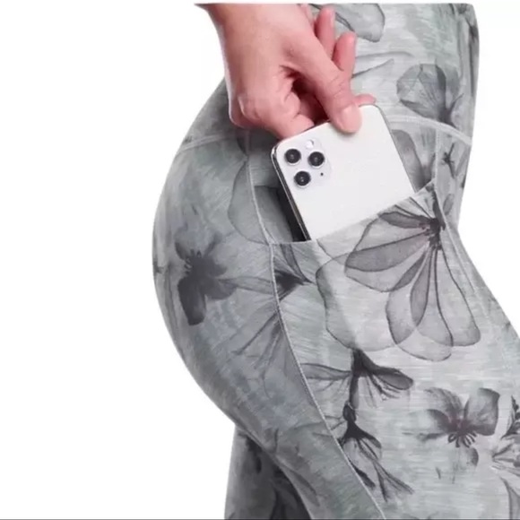 Athleta Salutation Stash Pocket II 7/8 Sporty Leggings Size XS 0-2 Gray Floral - Picture 1 of 6